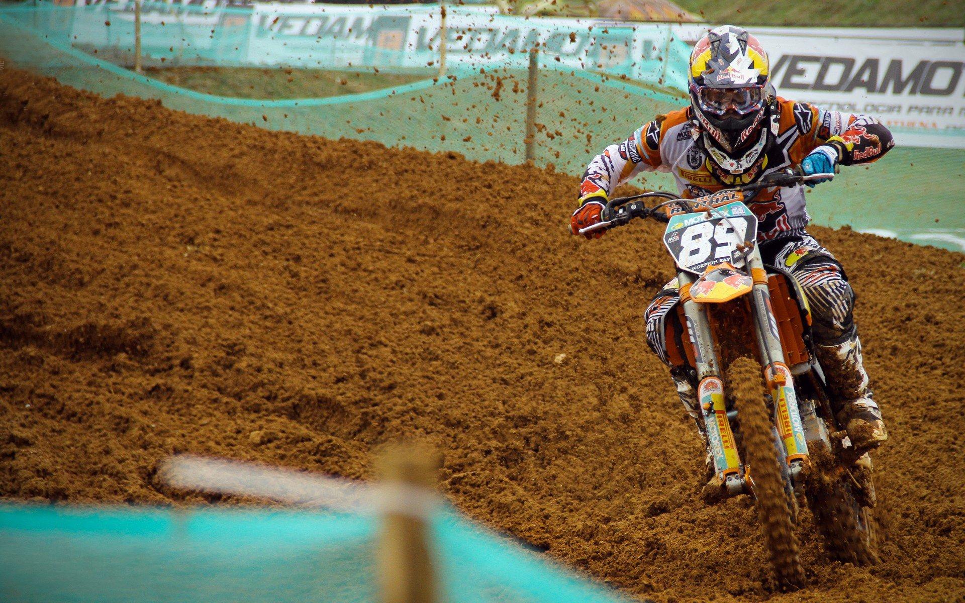 八千分里程碑！易建联再创传奇，年度千分壮举铸就男篮丰碑