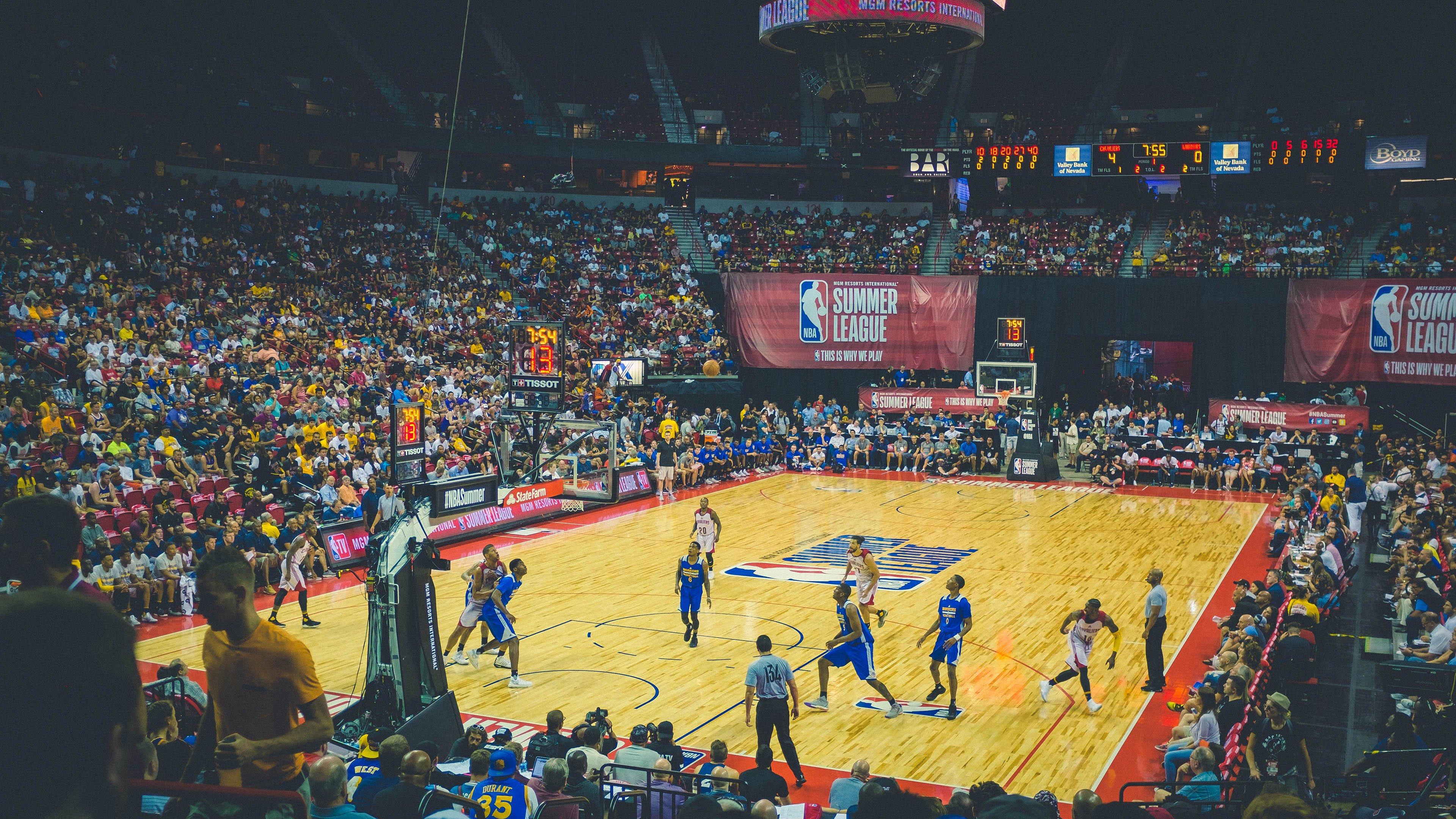 刘语熙一袭白衣惊艳亮相男篮世界杯抽签盛典 东方神韵点亮巴厘岛红毯