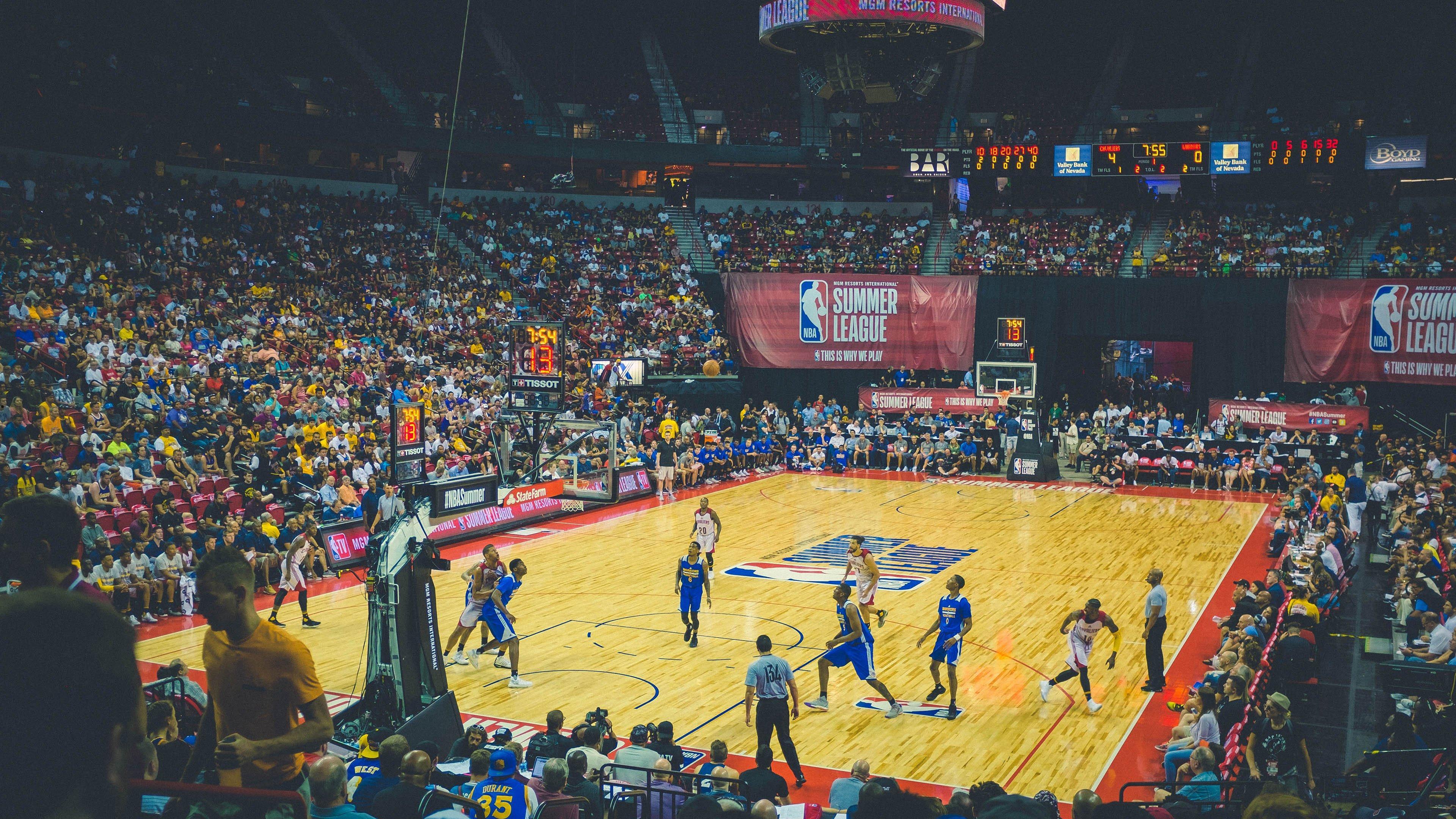 刘禹彤大唐公主造型惊艳出圈 球场巨无霸展露古典柔情